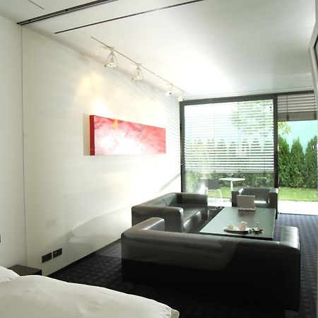 Ara Hotel Comfort อินโกลชตัดต์ ภายนอก รูปภาพ