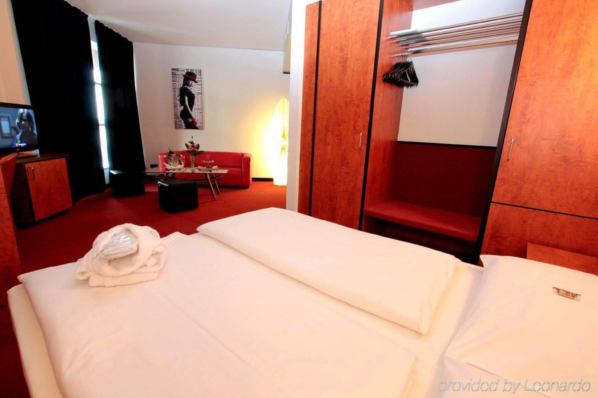 Ara Hotel Comfort อินโกลชตัดต์ ภายนอก รูปภาพ