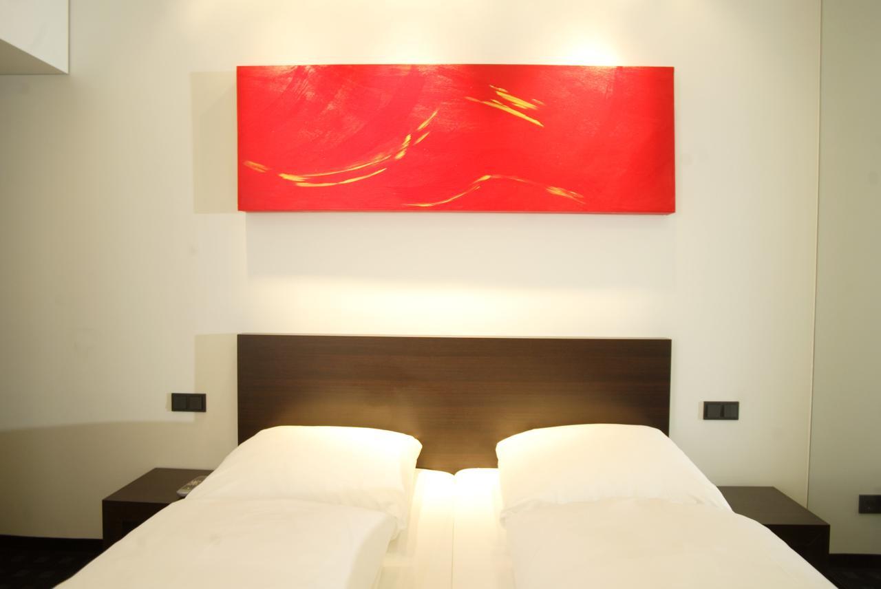 Ara Hotel Comfort อินโกลชตัดต์ ภายนอก รูปภาพ